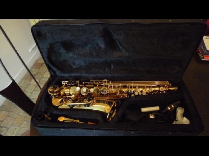 Saxophone alto + 2 becs et ligatures complet, prêt à jouer !