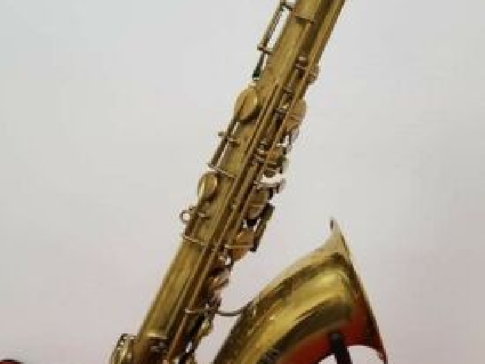 Saxophone Ténor Selmer modèle 26 avec bec, couvre-bec et housse d'origine