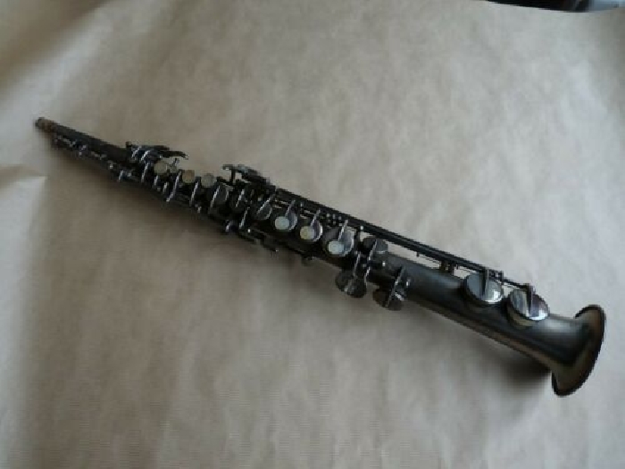 Saxophone soprano Pierret de la fin des années 20 ,en excellent état cosmétique.