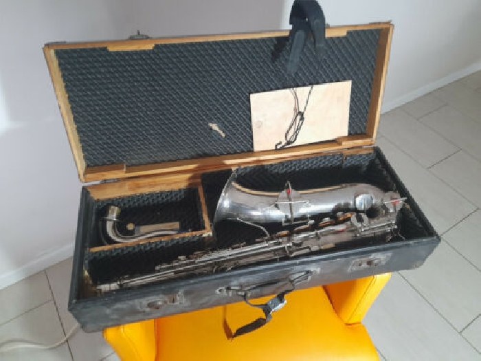 qi_ :  Saxophone Couesnon  Armée Française expo 1900 numéroté + valise origine