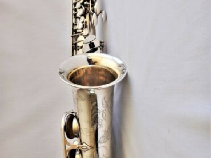 Saxophone alto Antoine Courtois argenté, N° 6668, des année 50, en superbe état
