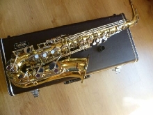 Saxophone alto YAMAHA YAS 32F . PURPLE LOGO